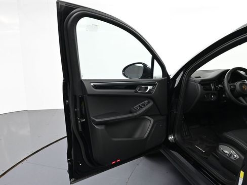 Used 2026 Porsche Macan image 16