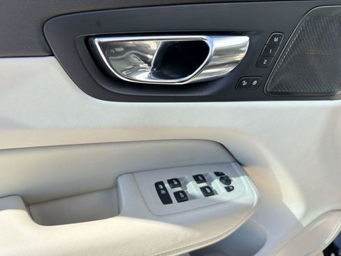 Certified 2022 Volvo XC60 B5 Inscription w/ Climate Package image 13