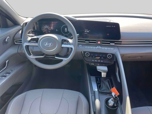 Used 2024 Hyundai Elantra SEL FWD image 11
