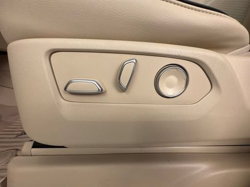 Used 2023 Cadillac Escalade Premium Luxury w/ LPO, Floor Liner Package AWD/4WD image 18