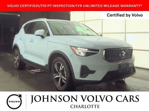 Used 2025 Volvo XC40 B5 Core AWD/4WD image 1