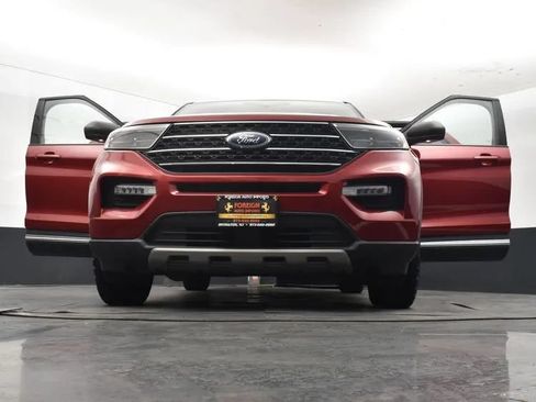 Used 2022 Ford Explorer XLT w/ Equipment Group 202A AWD/4WD image 11