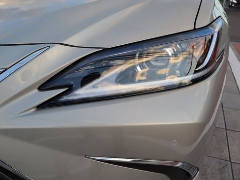 Used 2025 Lexus ES 350 w/ Premium Package image 18