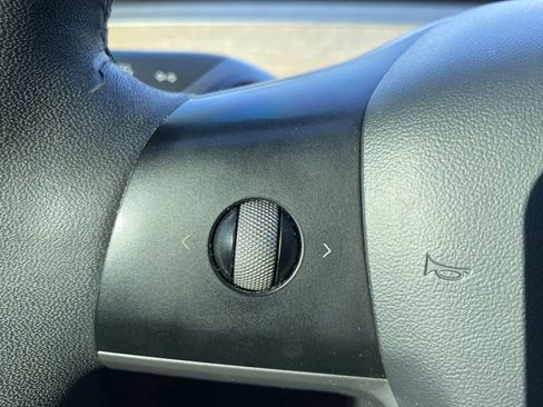 Used 2021 Tesla Model Y Long Range image 16