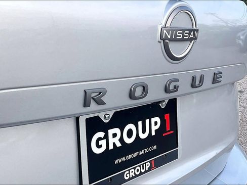 Used 2025 Nissan Rogue SV image 30