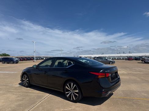 Certified 2021 Nissan Altima 2.5 SR FWD image 14