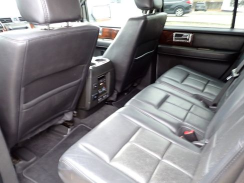 Used 2011 Lincoln Navigator 4WD image 7