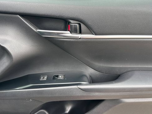 Used 2019 Toyota Camry SE FWD image 19