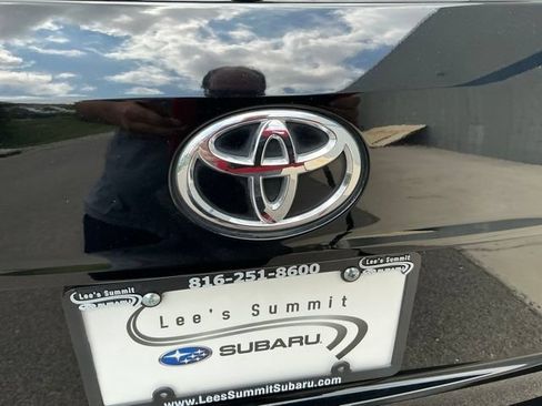 Used 2023 Toyota Highlander LE AWD/4WD image 4
