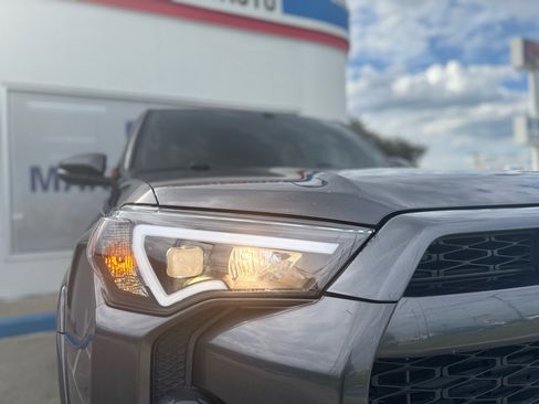 Used 2018 Toyota 4Runner SR5 image 9