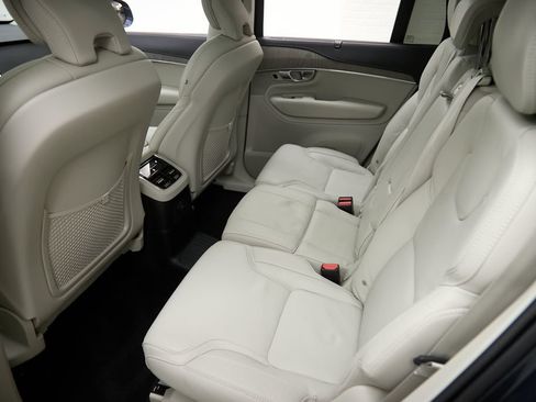 Used 2024 Volvo XC90 T8 Ultimate w/ Protection Package Premier AWD/4WD image 23