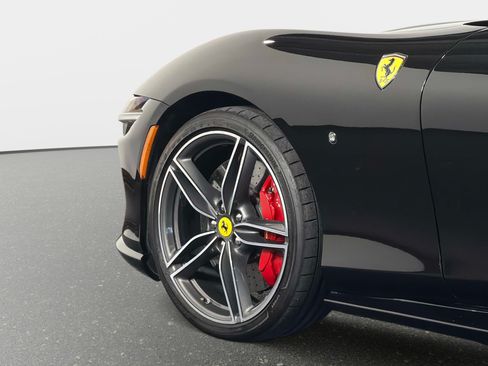 Used 2023 Ferrari Roma RWD image 11