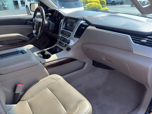 Used 2019 GMC Yukon XL SLT w/ Open Road Package RWD image 15