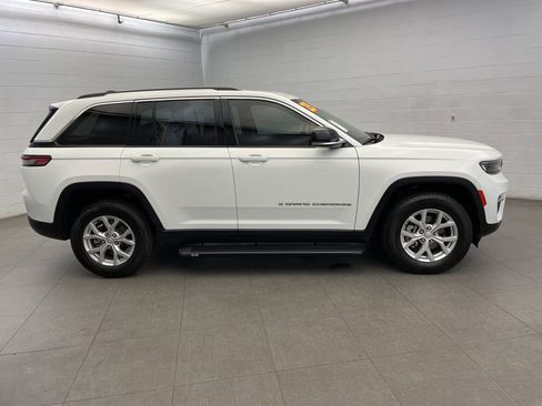 Certified 2023 Jeep Grand Cherokee Limited image 4