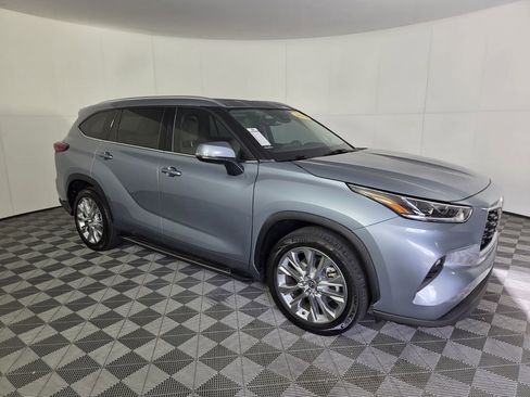 Used 2022 Toyota Highlander Limited image 2