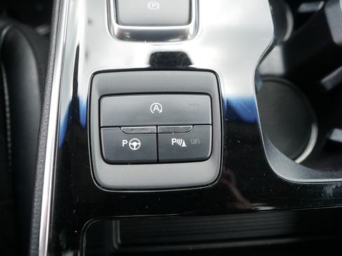 Used 2019 Ford Edge Titanium w/ Equipment Group 301A AWD/4WD image 30
