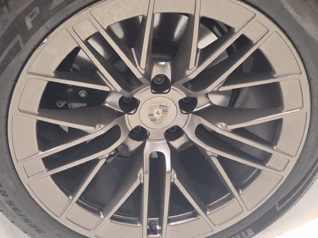 Certified 2026 Porsche Cayenne Turbo AWD/4WD image 11