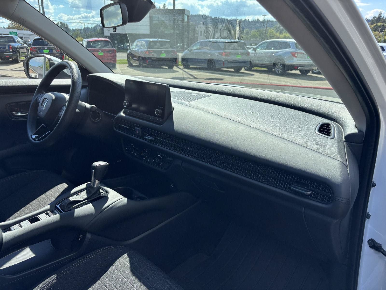 Used 2025 Honda HR-V LX image 21