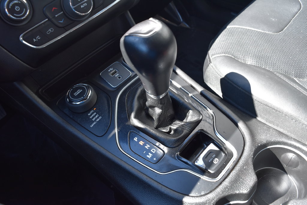 Used 2019 Jeep Cherokee Limited AWD/4WD image 17