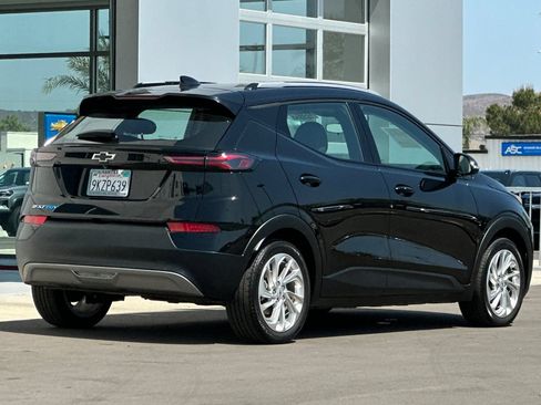 Used 2023 Chevrolet Bolt EUV LT FWD image 4