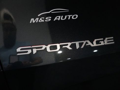 Used 2025 Kia Sportage EX image 12