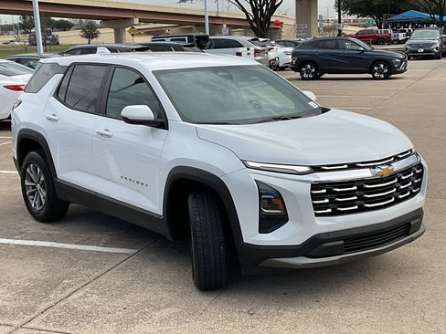 Used 2025 Chevrolet Equinox LT image 4