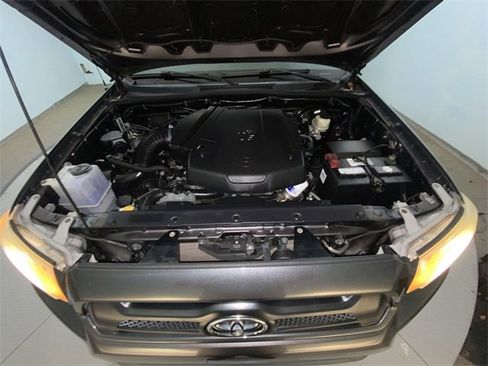 Used 2015 Toyota Tacoma PreRunner image 24