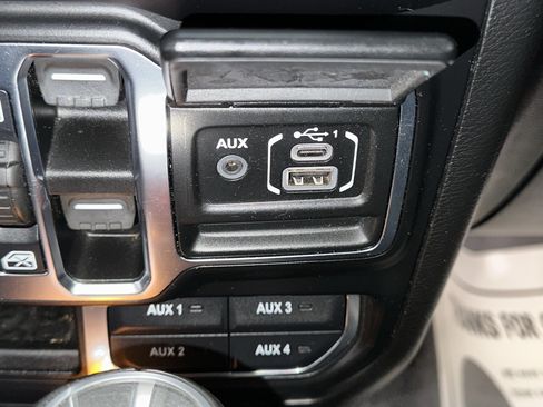 Used 2021 Jeep Wrangler Unlimited Sahara AWD/4WD image 39