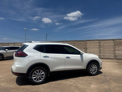 Used 2020 Nissan Rogue SV FWD image 21