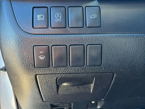 Used 2017 Toyota Highlander SE image 14