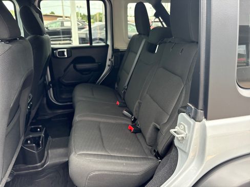 Used 2022 Jeep Wrangler Unlimited Sport AWD/4WD image 7