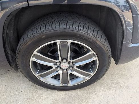 Used 2018 GMC Acadia Denali w/ Technology Package FWD image 10