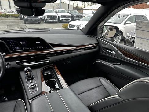 Used 2023 Cadillac Escalade Premium Luxury image 17