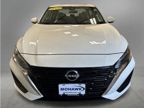 Used 2024 Nissan Altima 2.5 SL FWD image 9