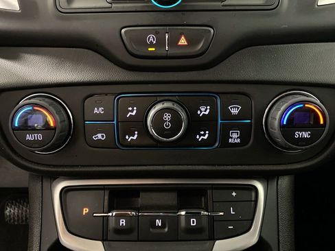 Certified 2023 GMC Terrain SLE w/ Driver Convenience Package FWD image 18