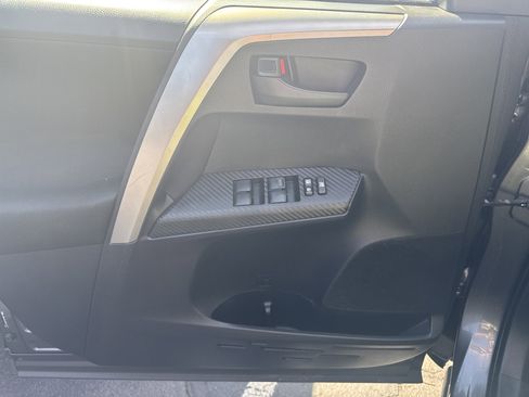 Used 2013 Toyota RAV4 XLE image 25