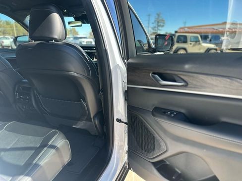 New 2026 Jeep Grand Cherokee Altitude image 10