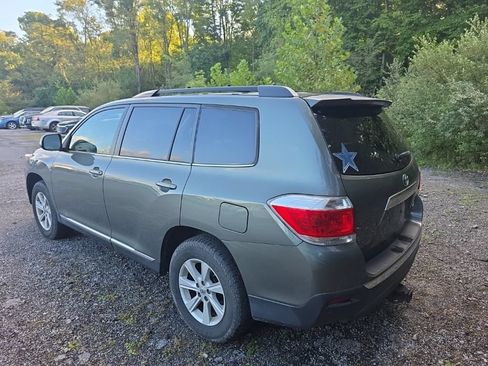 Used 2013 Toyota Highlander Plus AWD/4WD image 6