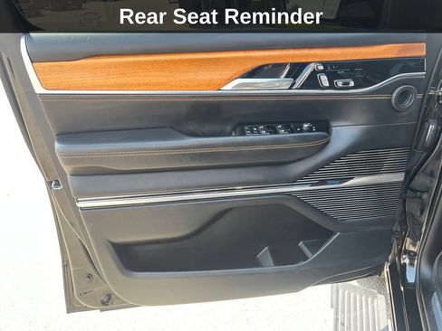 Used 2022 Jeep Grand Wagoneer Series III w/ Rear Seat Video Group 1 AWD/4WD image 13
