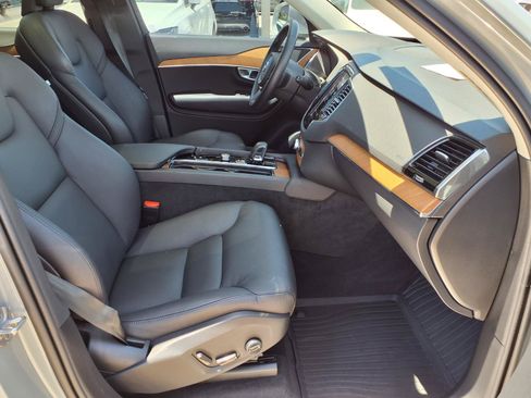 Certified 2024 Volvo XC90 B6 Plus AWD/4WD image 11