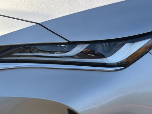 Used 2021 Toyota Venza Limited image 52