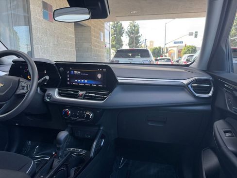Used 2025 Chevrolet TrailBlazer LT image 33