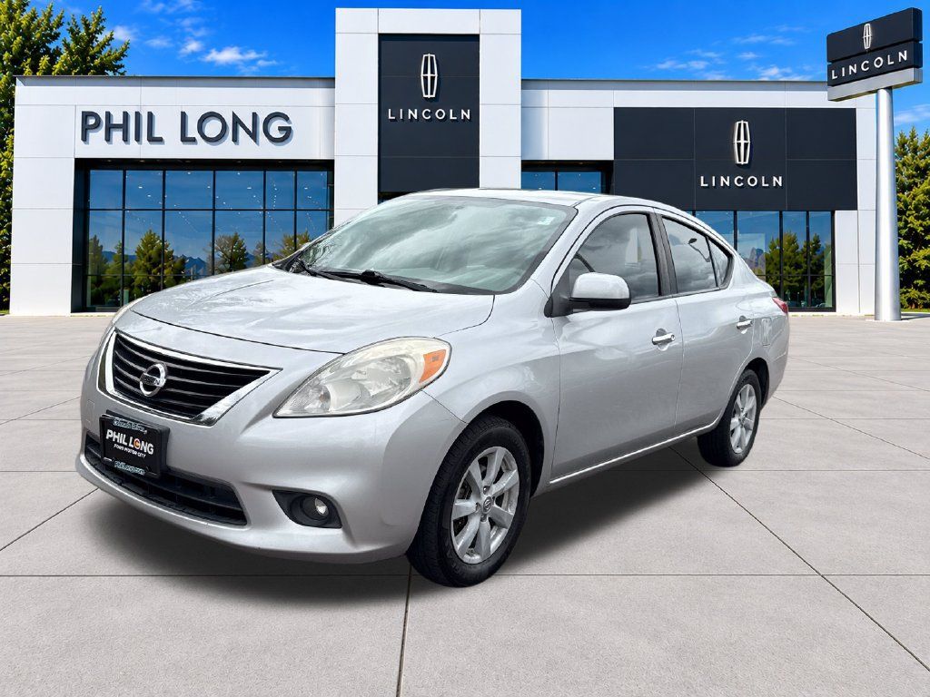 Used 2012 Nissan Versa FWD image 4