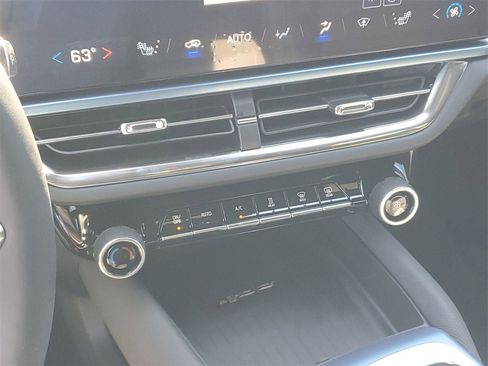 New 2025 Chevrolet Equinox EV LT image 25