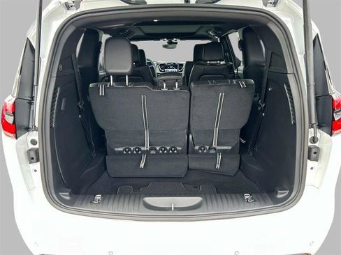 Used 2026 Chrysler Pacifica Select image 14