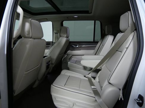 Used 2022 GMC Yukon XL Denali AWD/4WD image 19