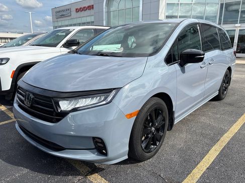 Used 2023 Honda Odyssey Sport image 2