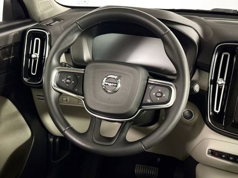 Used 2022 Volvo XC40 T5 Inscription image 22