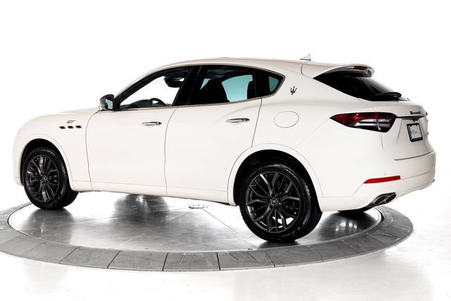 Used 2024 Maserati Levante GT Ultima AWD/4WD image 3
