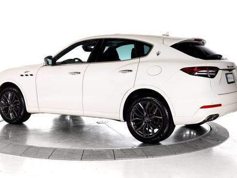 Used 2024 Maserati Levante GT Ultima AWD/4WD image 3